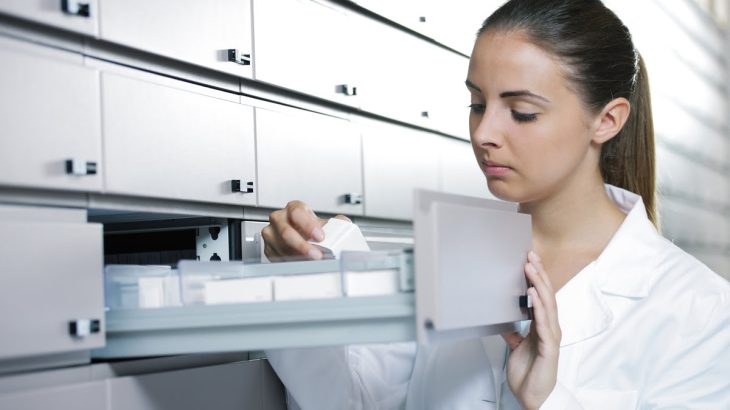 Peut-on installer des étagères dans un garde-meuble ? 