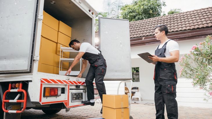 Les équipements indispensables pour un camion de déménagement